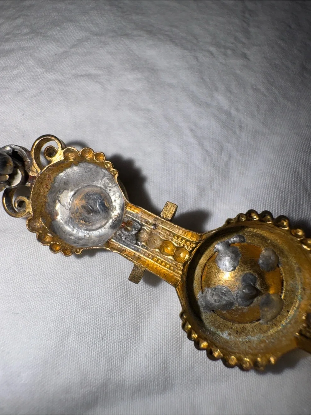Fits all Criteria for (1837–1901) Victorian Gold-Tone Decorative Bar Brooch